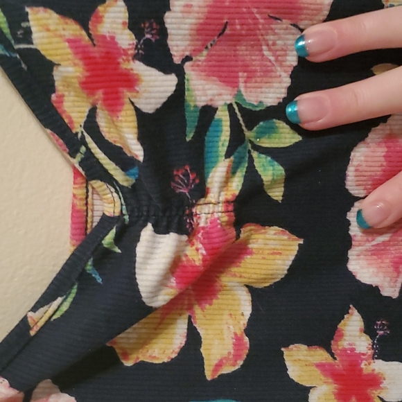 No Boundaries floral print spaghetti strap tank top. - Picture 3 of 4